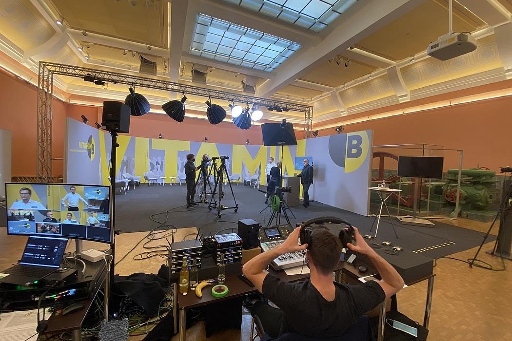 Blick auf Livestream Technik im mobiles Studio