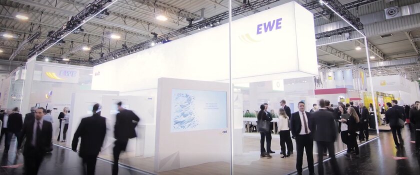 Tradeshow booth in white with white light tube frame