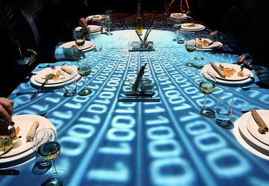 Gala event dinner table with video mapping design - eventagency dailybread