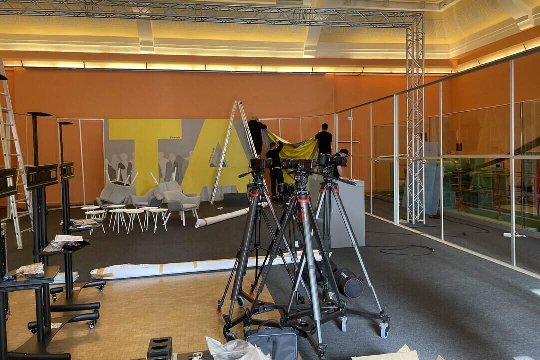 LiveStream equipment, flexible backwall, buildup in office